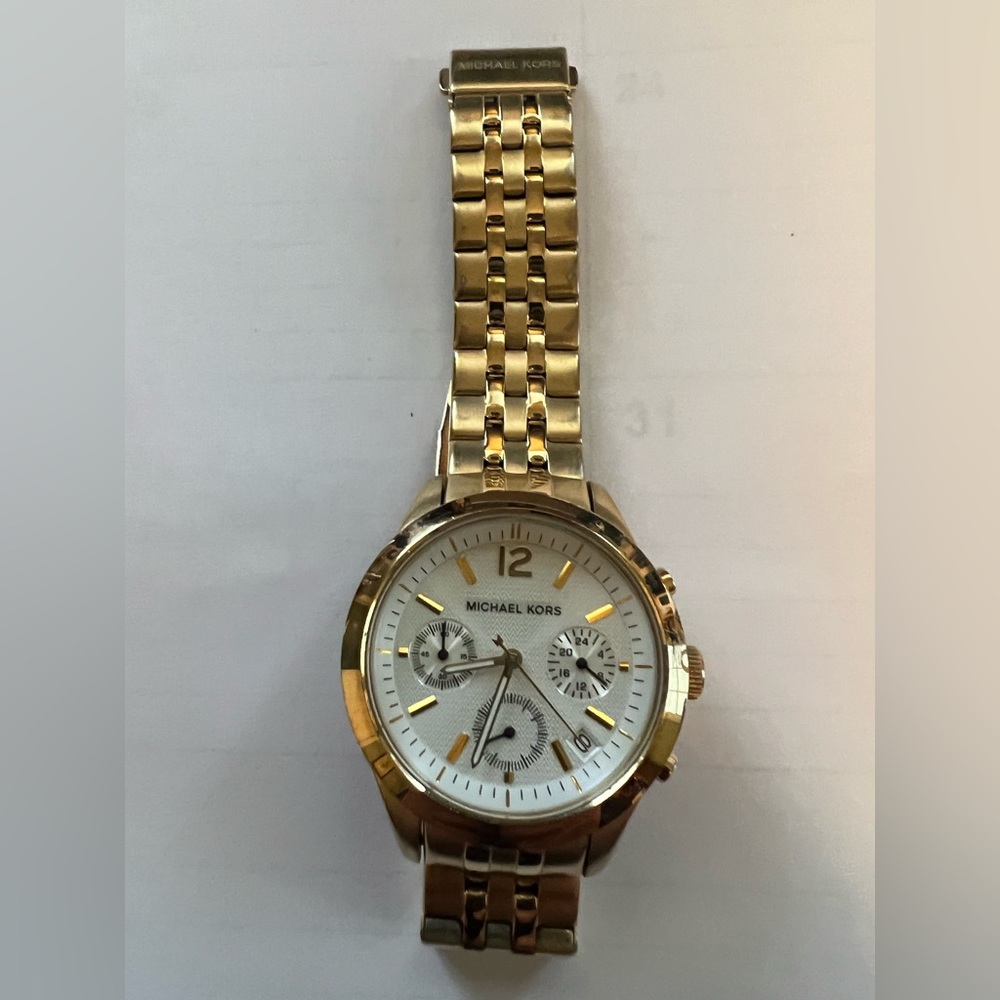 MICHAEL KORS WOMEN’S GOLD WATCH